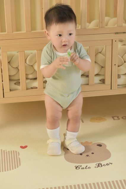 Bộ đồ liền thân ngắn tay Rainbow Bloom dành cho bé trai và bé gái