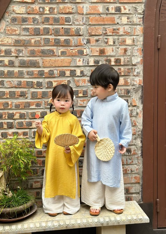 Áo dài Sắc Xuân tơ đũi vàng nắng - xanh trời cho bé trai và bé gái